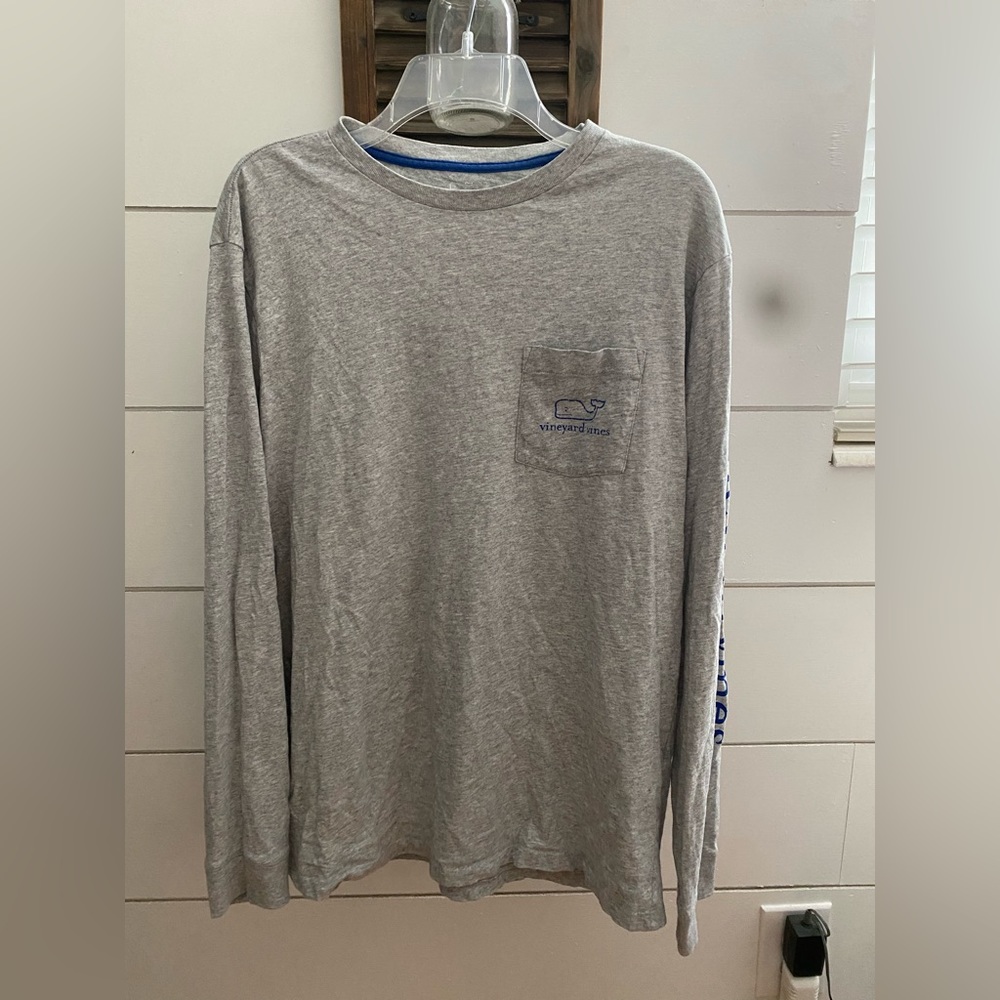 long sleeved vineyard vines tee!
